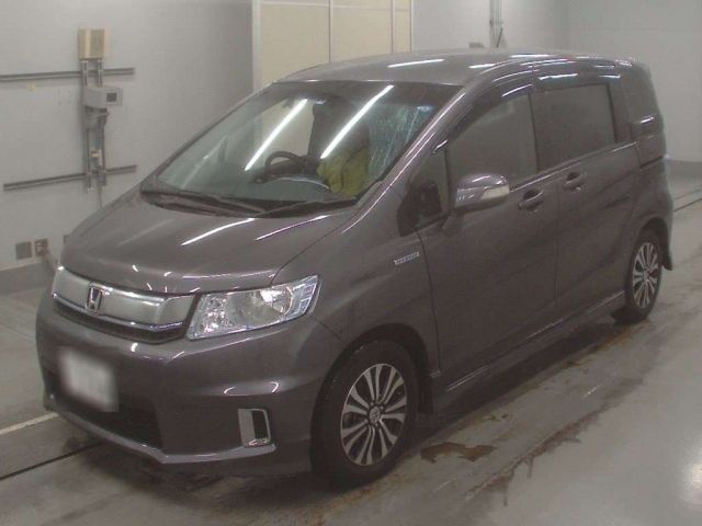 30190 Honda Freed spike GP3 2015 г. (CAA Tokyo)